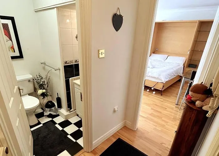 Peaceful Studio Apt W/2 Beds Hotel *