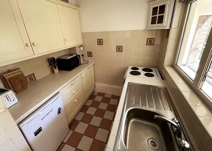 Hotel Peaceful Studio Apt W/2 Beds *