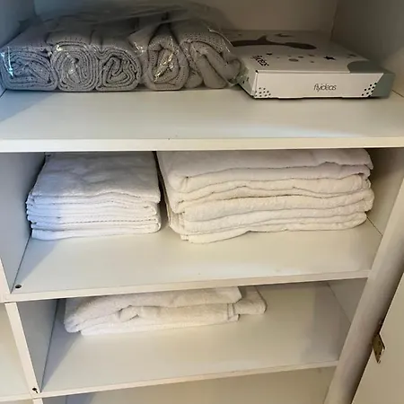 Peaceful Studio Apt W/2 Beds Hotel